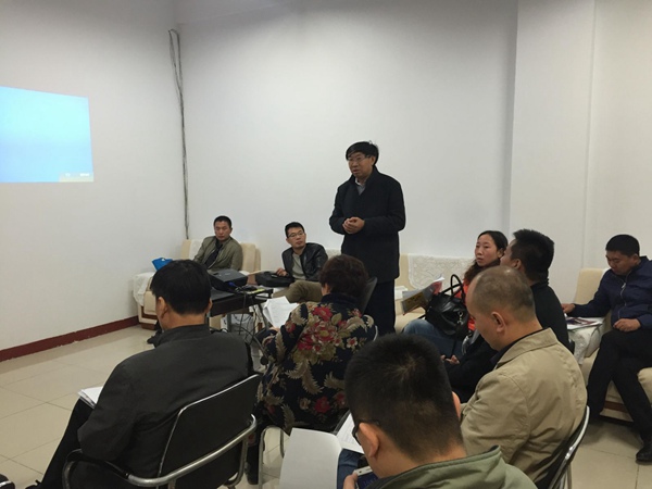 禾下土公司總經(jīng)理崔伏喜參在合作交流會(huì)上發(fā)言